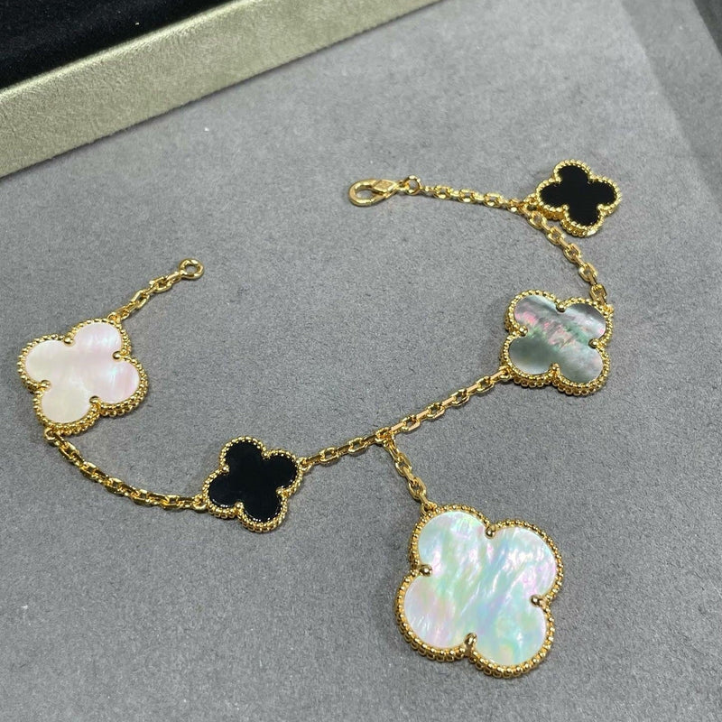 Natural Pearl Pendant Bracelet | Irregular Shape Gold Plated | Avenora Atelier
