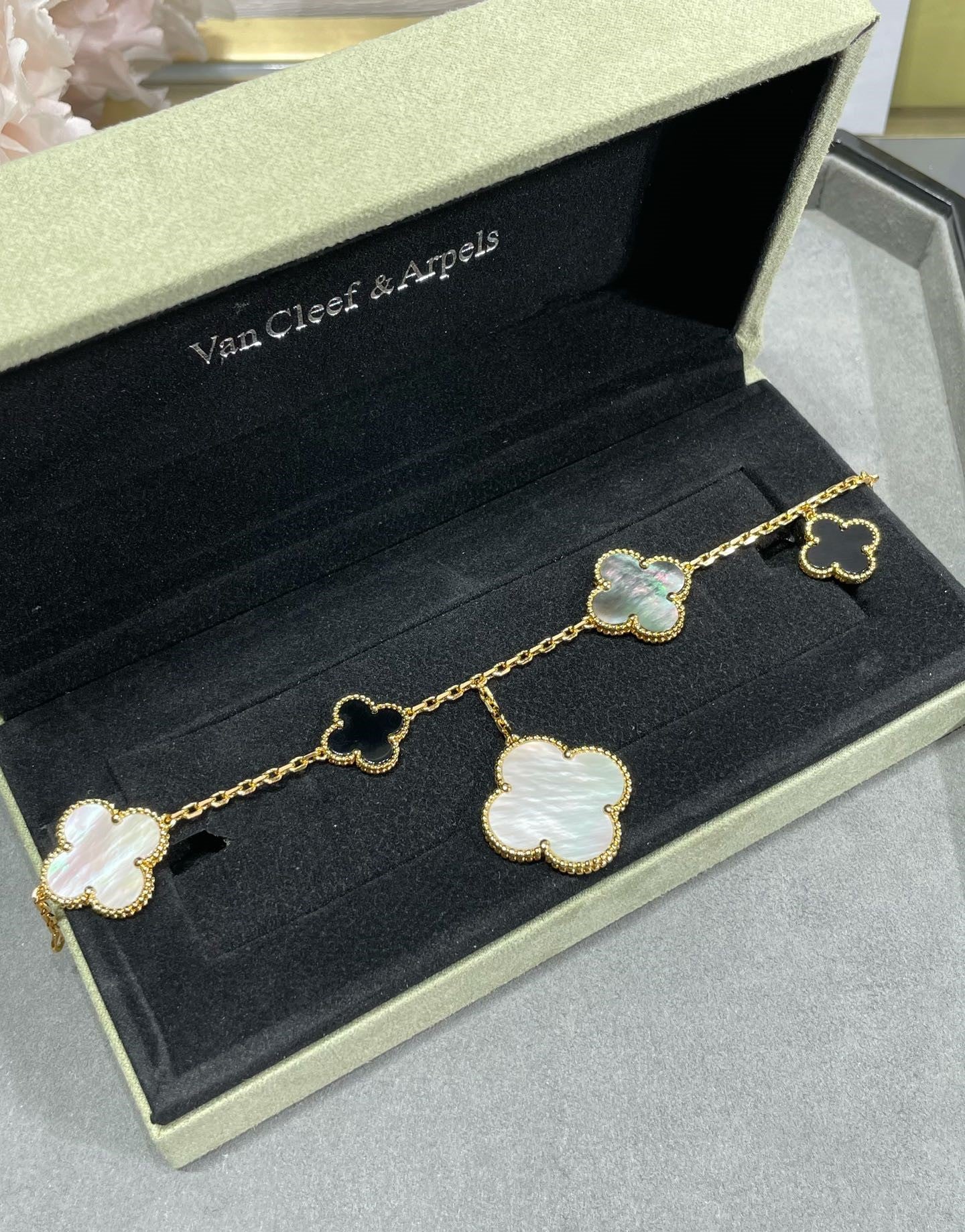 PEARL PENDENT BRACELETS