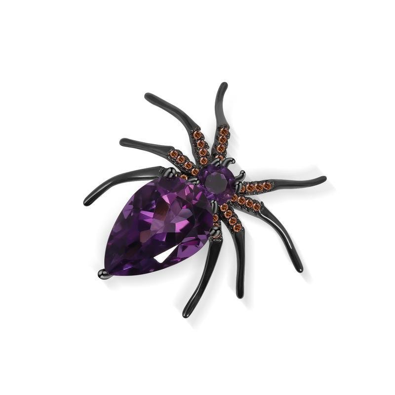 Close-up of the Topaz setting on this brooch