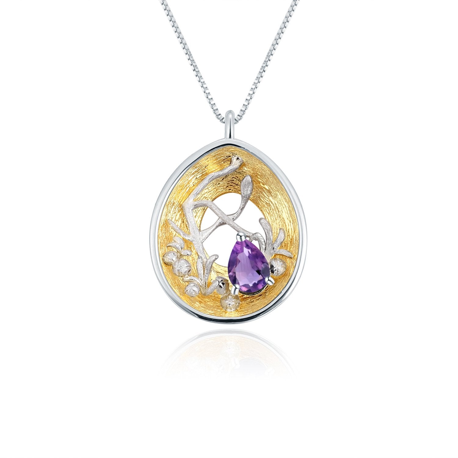 Close-up of the Topaz setting on this necklace