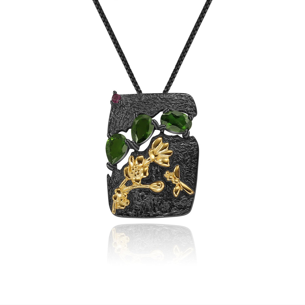 Close-up of the Rhodolite Garnet setting on this necklace