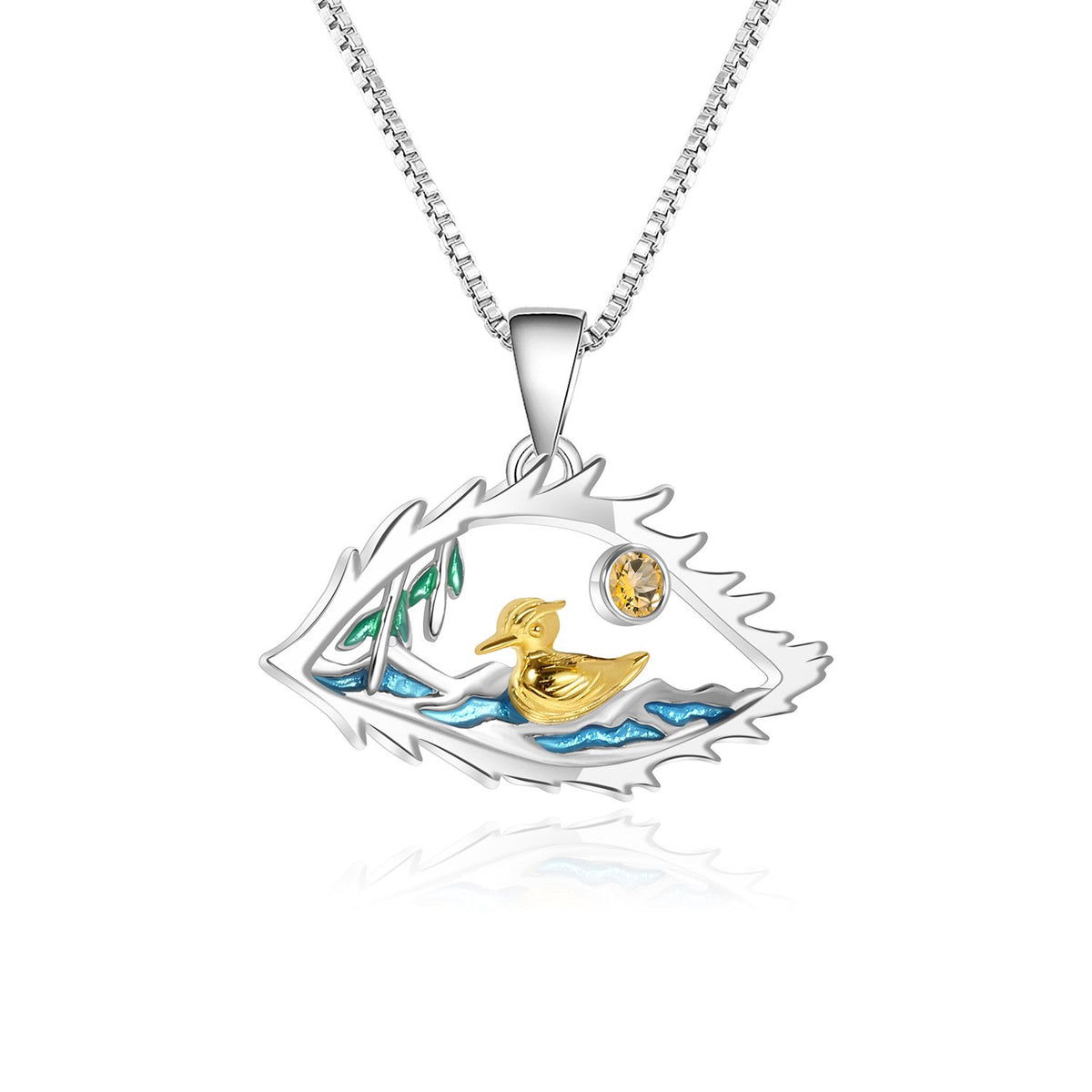 Close-up of the Topaz setting on this necklace