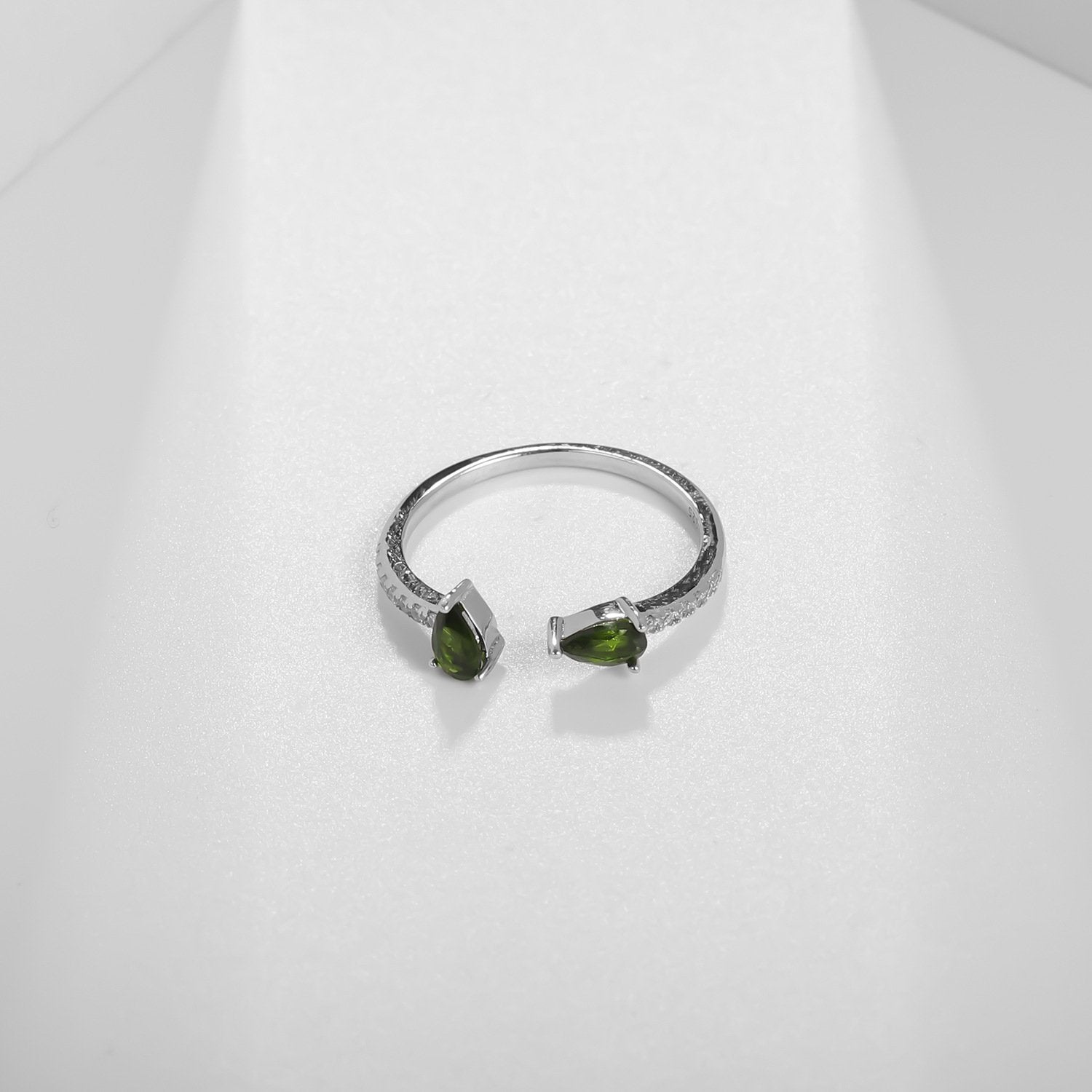 Secret Garden Minimalist 925 Sterling Silver & Diopside & Gemstone Ring in 925 Sterling Silver