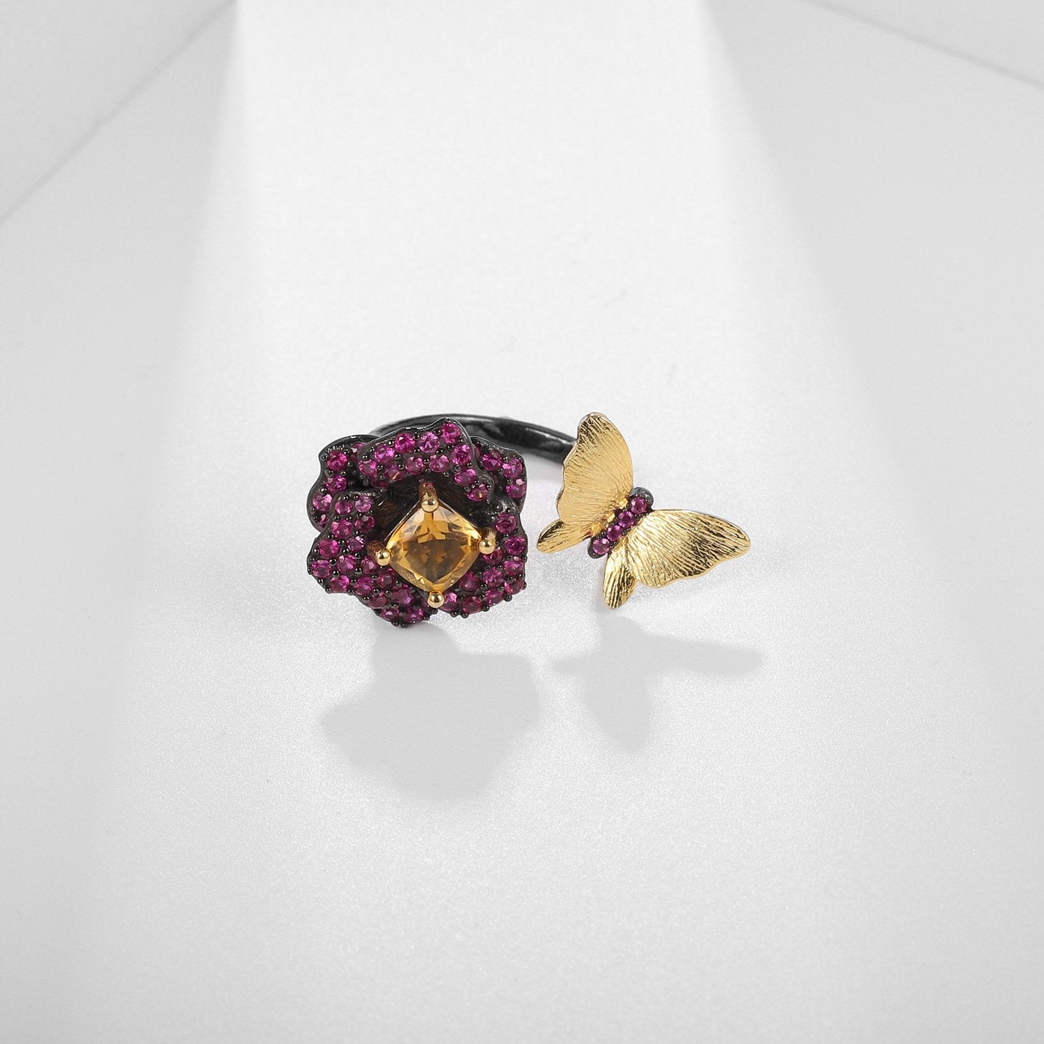Close-up of the Amethyst setting on this ring
