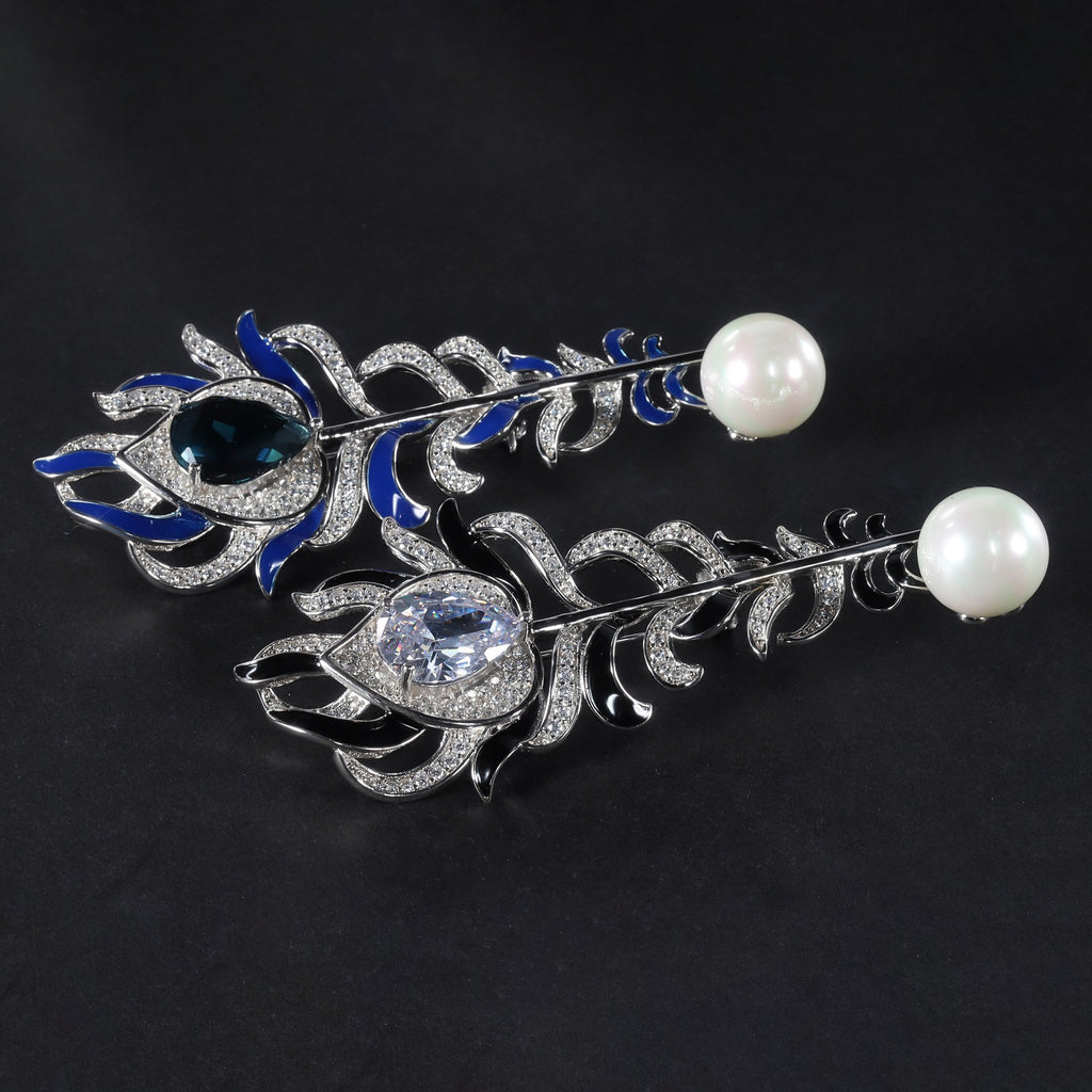 Side profile of the Pearl brooch