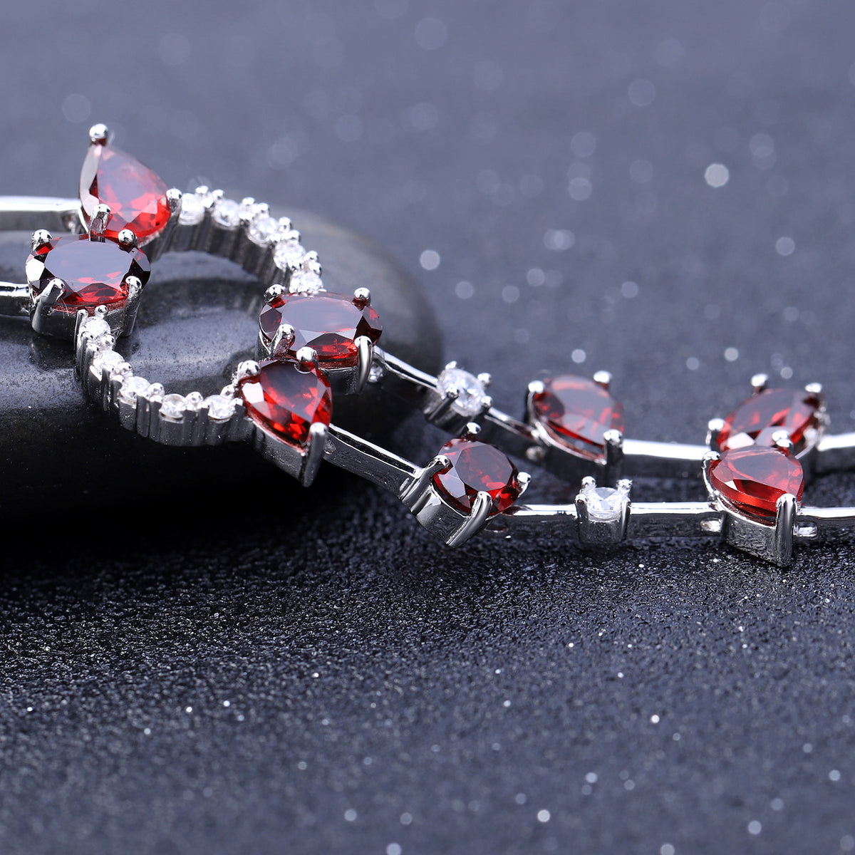 Garnet Designer Bracelet 925 Sterling Silver (design detail close-up)