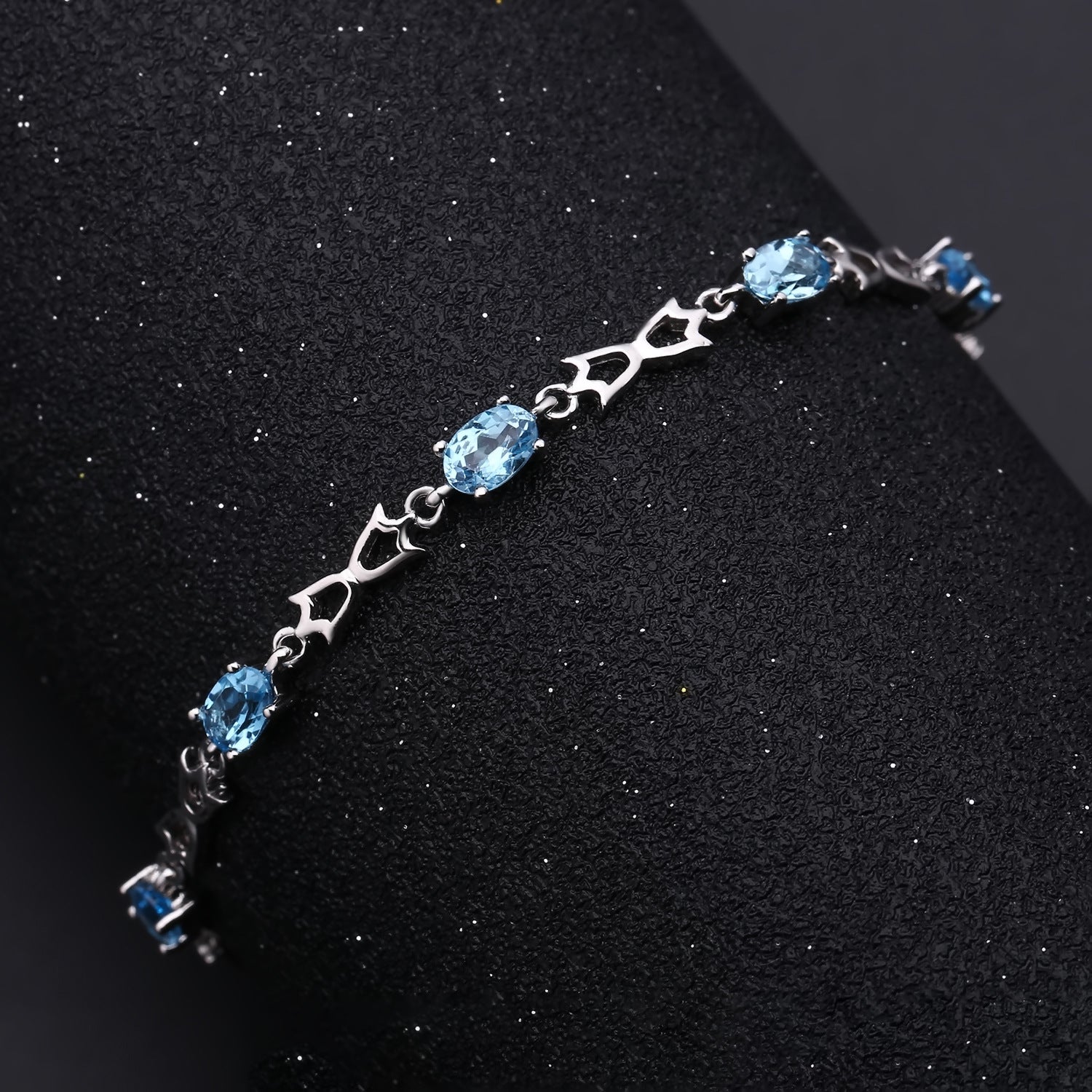 Topaz Designer Bracelet 925 Sterling Silver (design detail close-up)