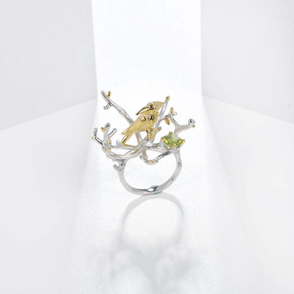 Peridot Bird Ring 925 Sterling Silver (gemstone setting detail)