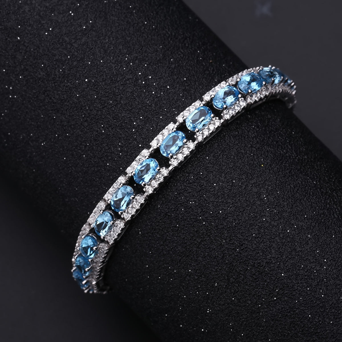 Close-up of the Garnet setting on this bracelet