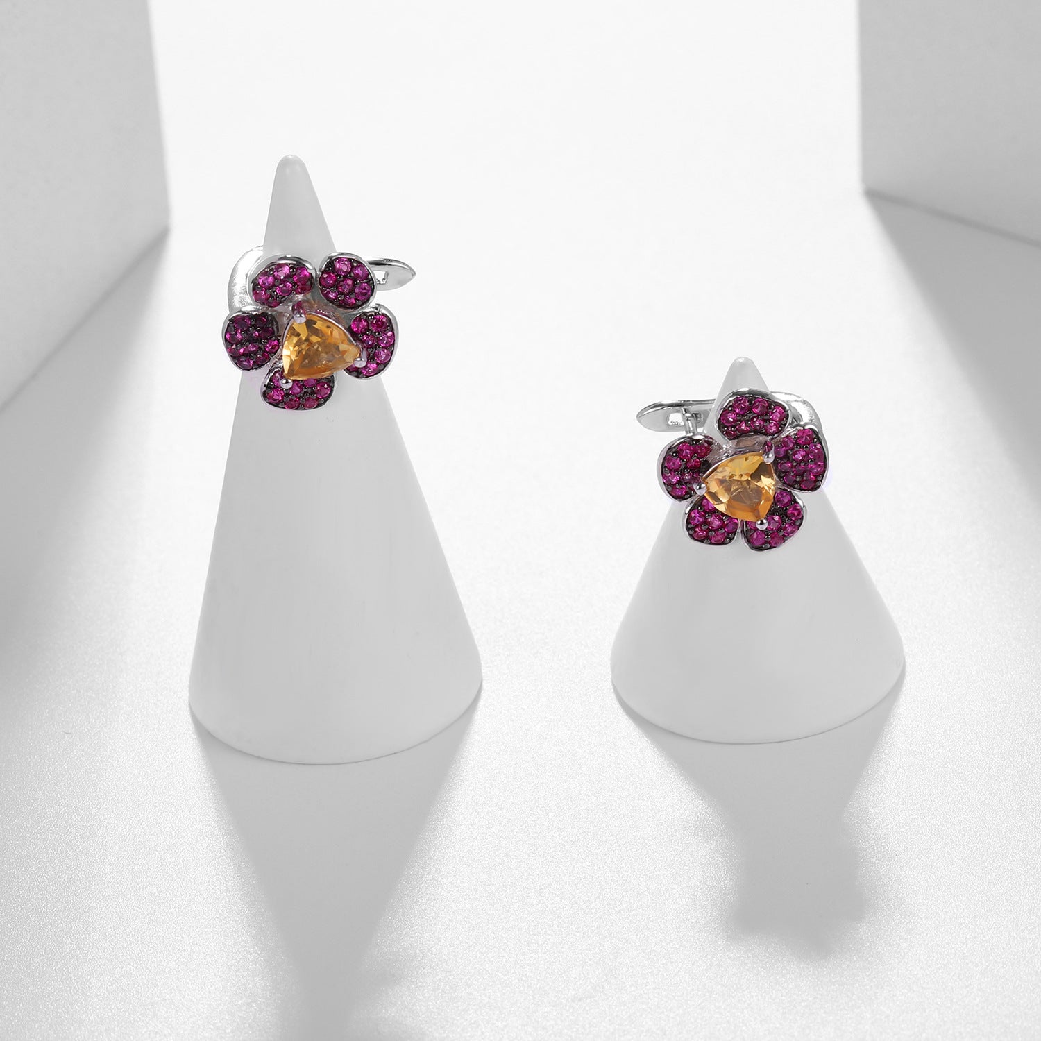 Citrine Floral Earrings 925 Sterling Silver (design detail close-up)