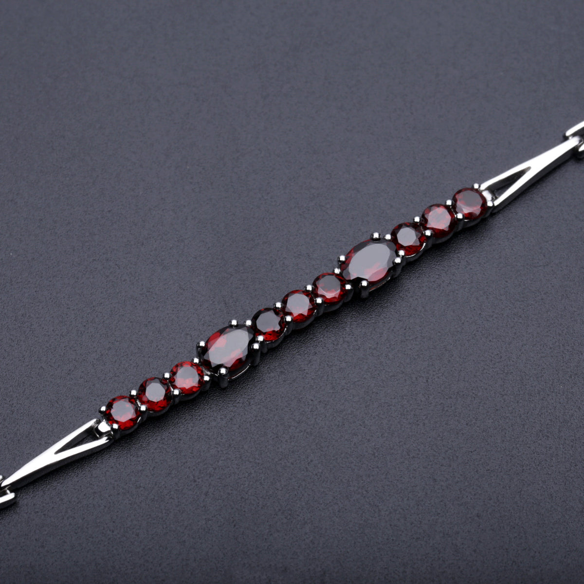 Garnet Designer Bracelet 925 Sterling Silver (design detail close-up)