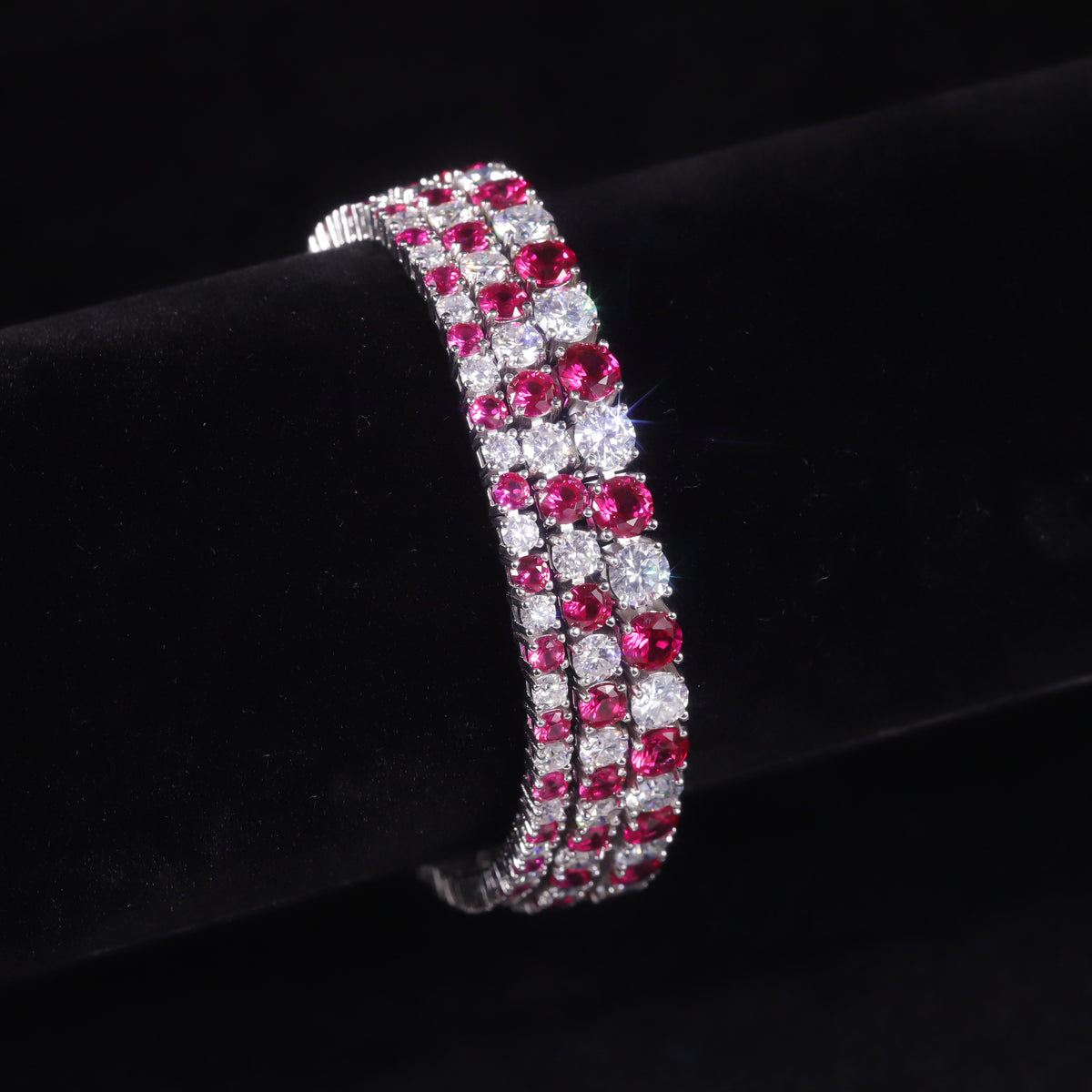 Lab-Grown Blue Sapphire 3/4/5mm Tennis Bracelet 925 Sterling Silver (gemstone setting detail)