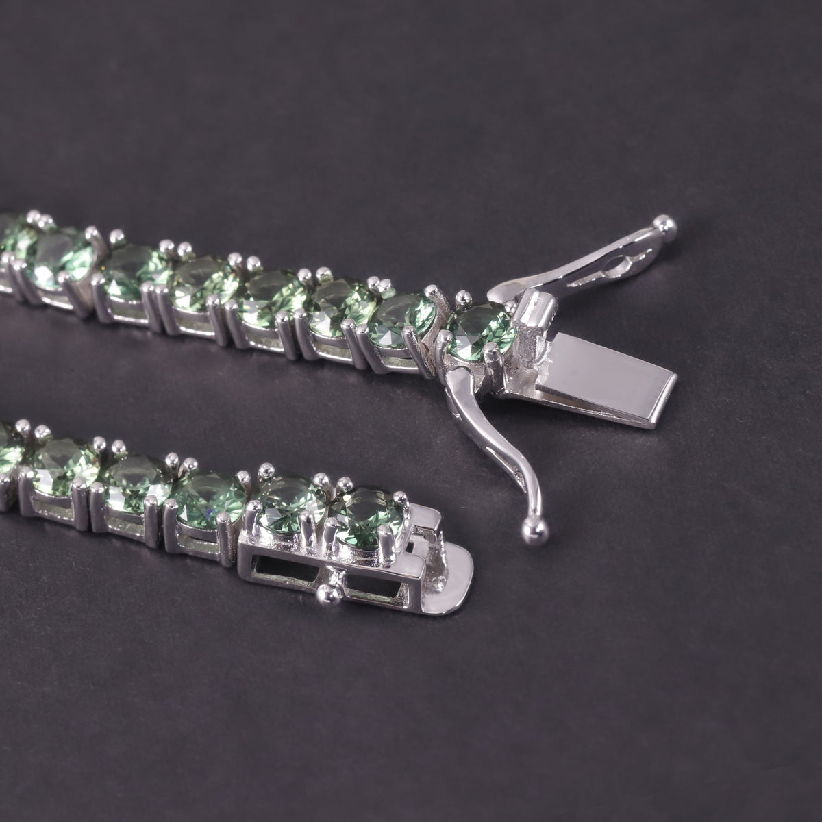 Lab-Grown Green Spinel 3/4/5mm Tennis Bracelet 925 Sterling Silver (side profile view)