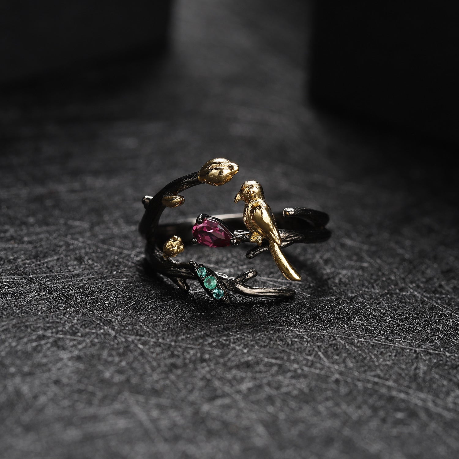 Rose Garnet Bird Ring 925 Sterling Silver (design detail close-up)