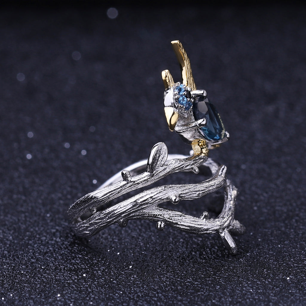 Topaz Magpie Ring 925 Sterling Silver (gemstone setting detail)