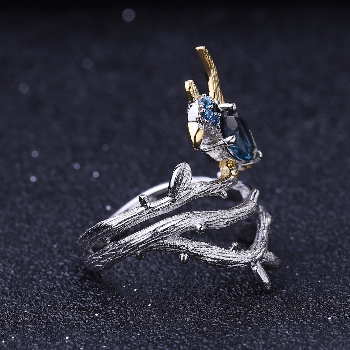 Topaz Magpie Ring 925 Sterling Silver (gemstone setting detail)