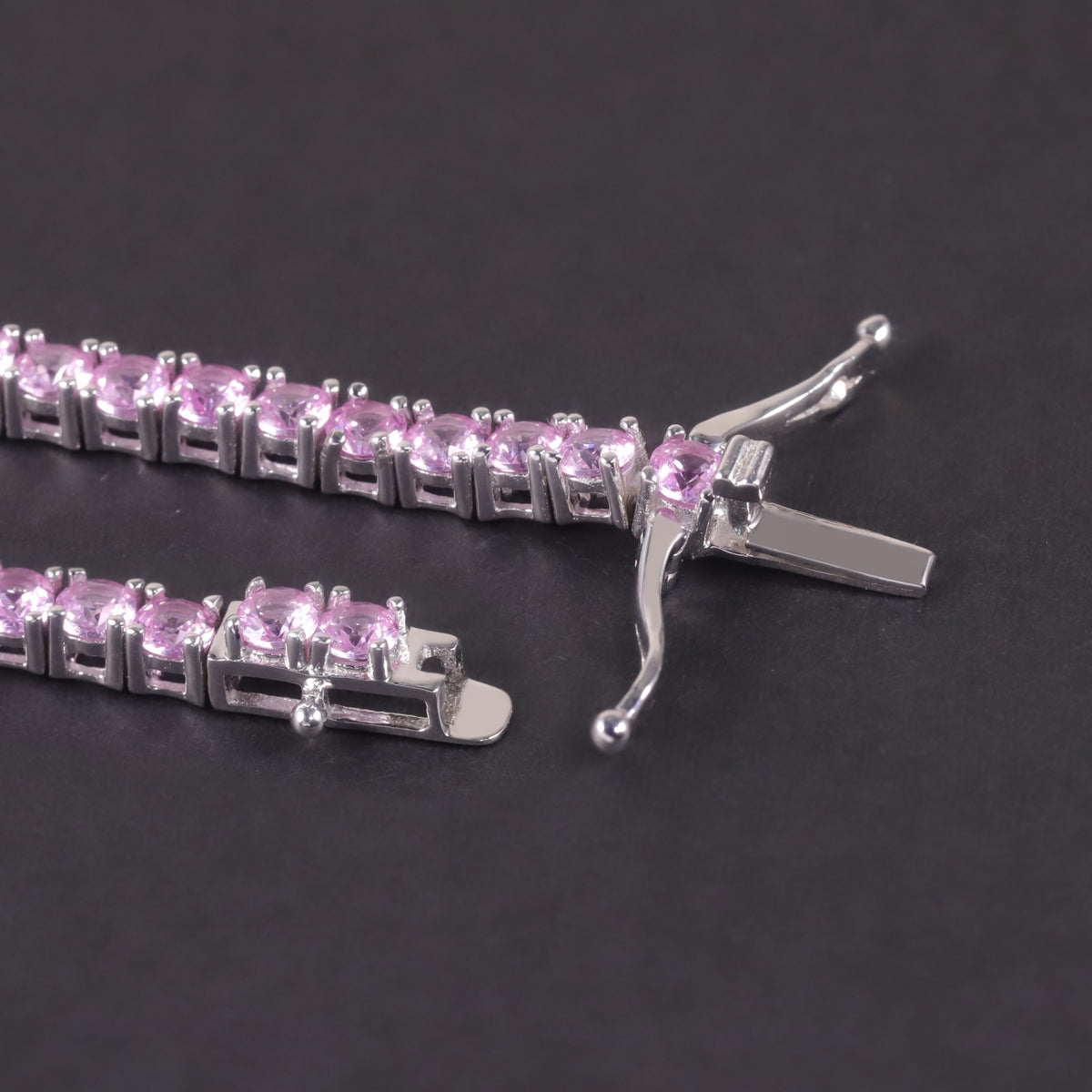 Lab-Grown Blue Sapphire 3/4/5mm Tennis Bracelet 925 Sterling Silver (gemstone setting detail)
