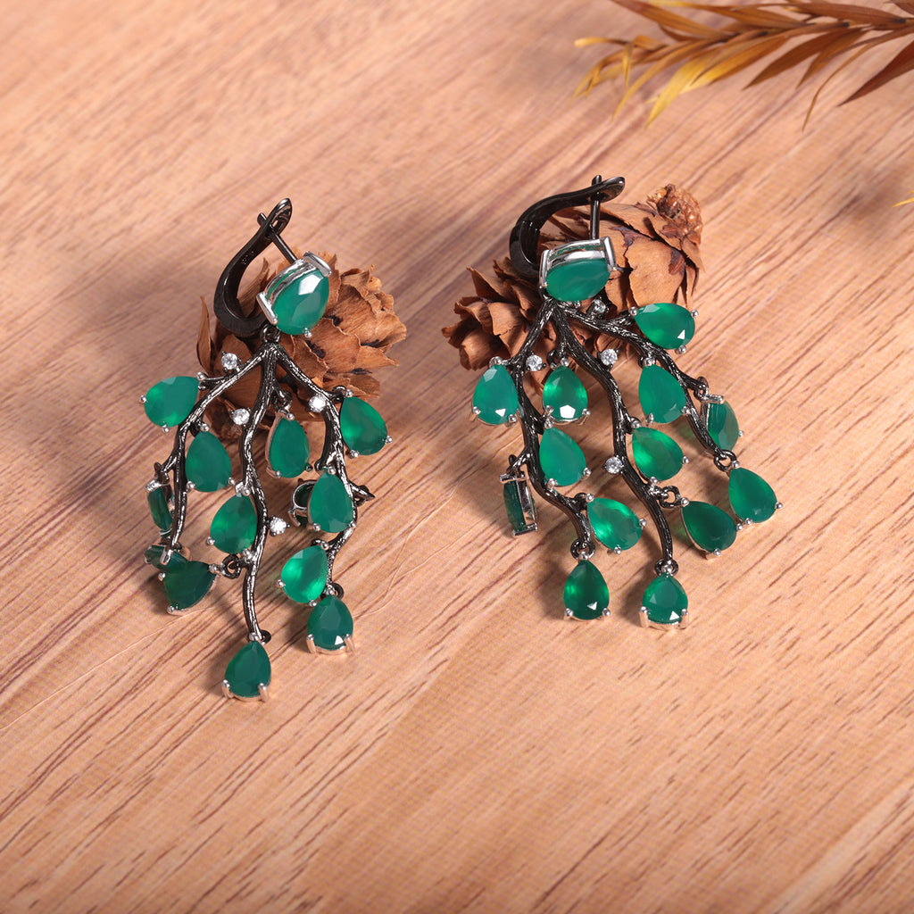 Green Agate Willow Earrings 925 Sterling Silver (design detail close-up)