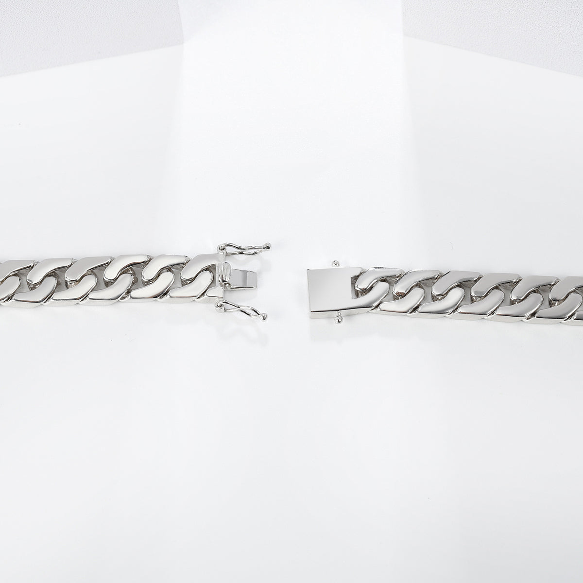 Black Onyx 7*40mm Bracelet 925 Sterling Silver (wearing effect view)