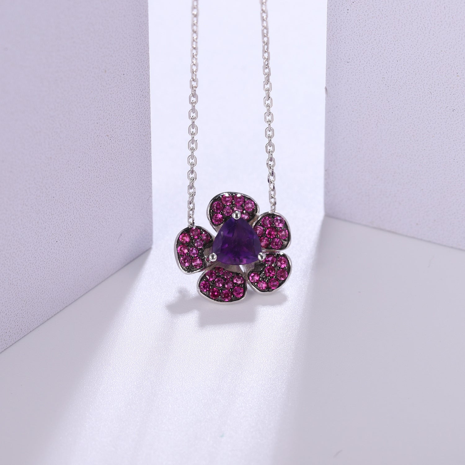 Amethyst Floral Pendant 925 Sterling Silver (design detail close-up)