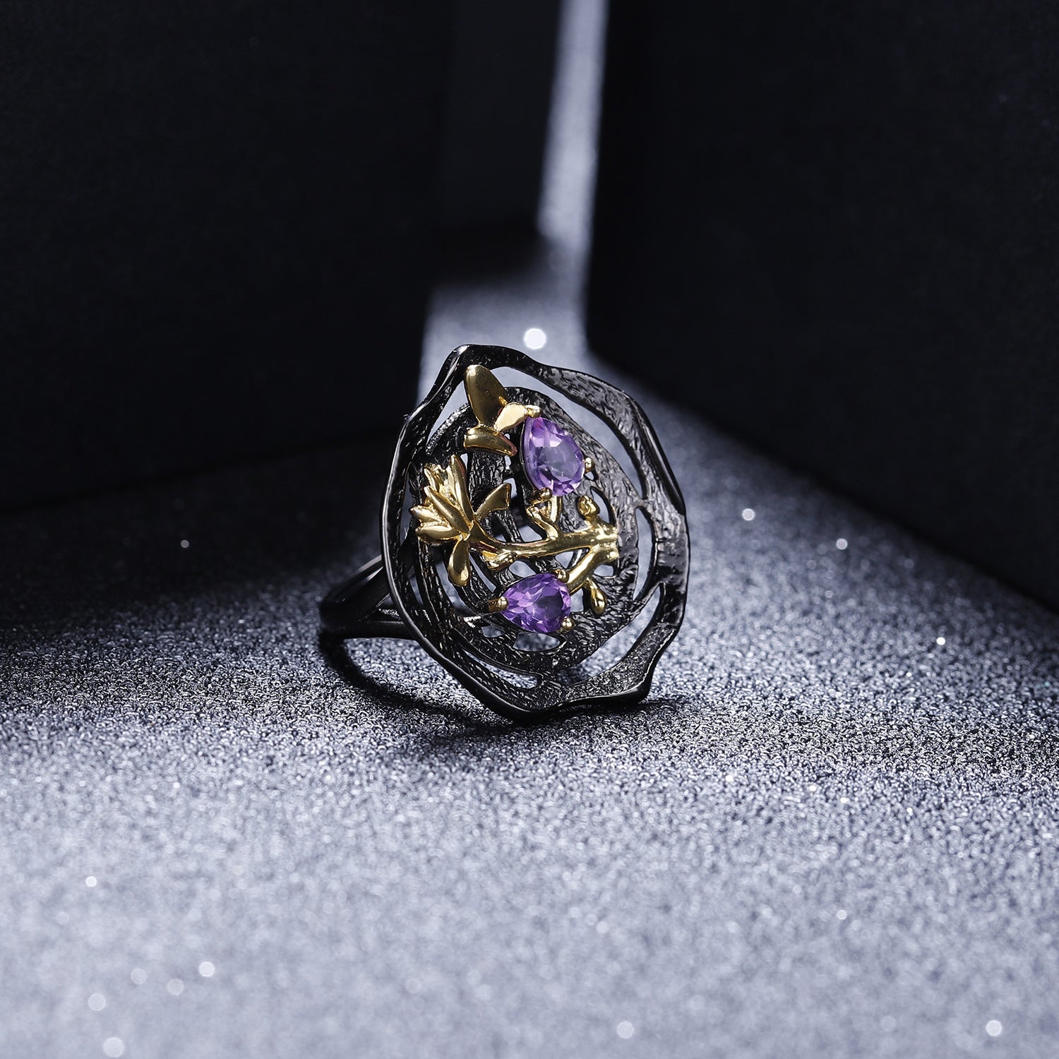 Amethyst Nature-Inspired Ring 925 Sterling Silver (design detail close-up)