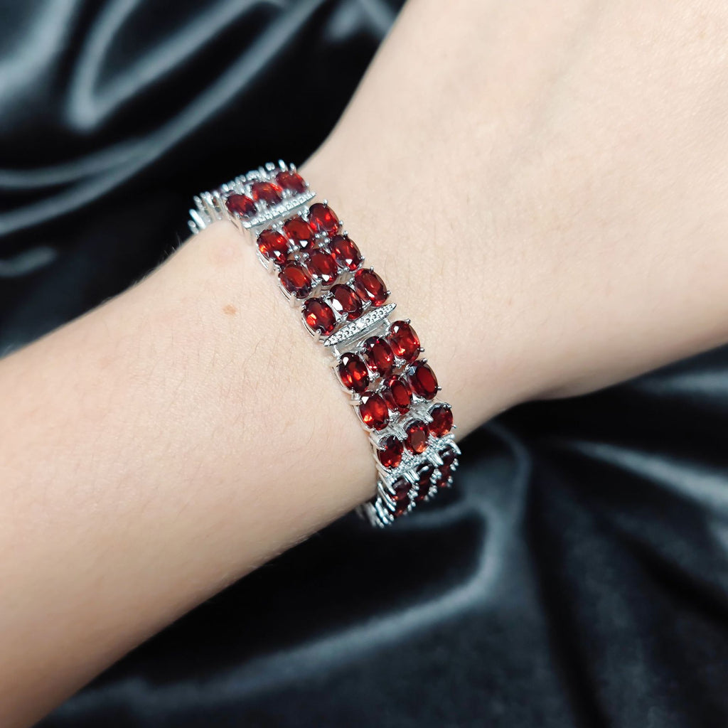 Garnet Three-Row Bracelet 925 Sterling Silver (design detail close-up)