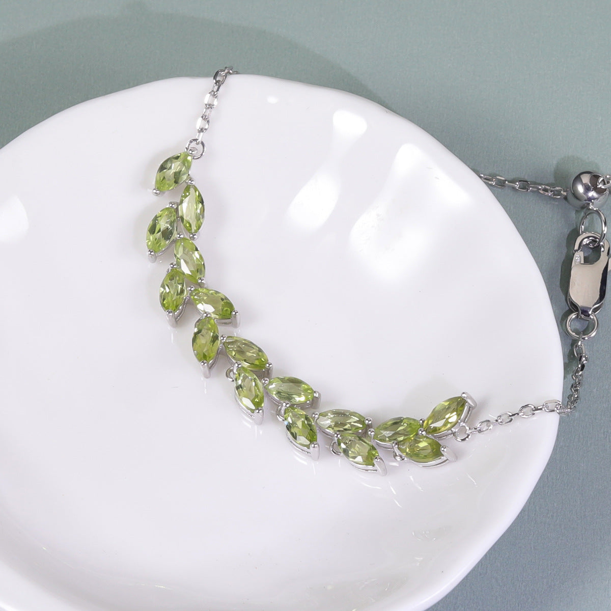 Peridot Willow Bracelet 925 Sterling Silver (gemstone setting detail)