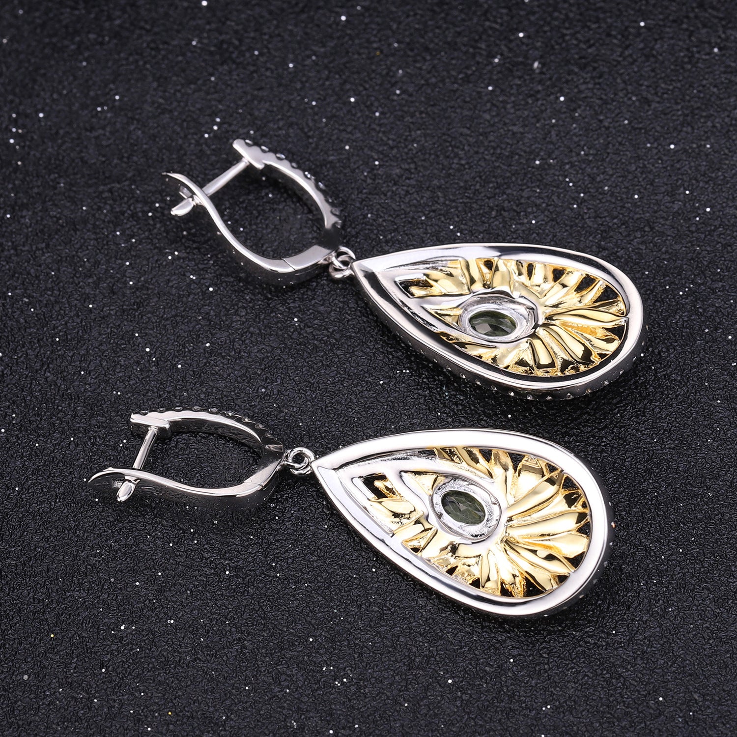Peridot Nature-Inspired Earrings 925 Sterling Silver (gemstone setting detail)