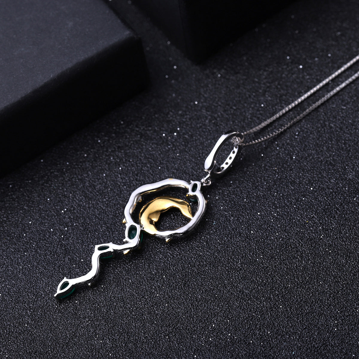 Green Agate Floral Pendant 925 Sterling Silver (gemstone setting detail)