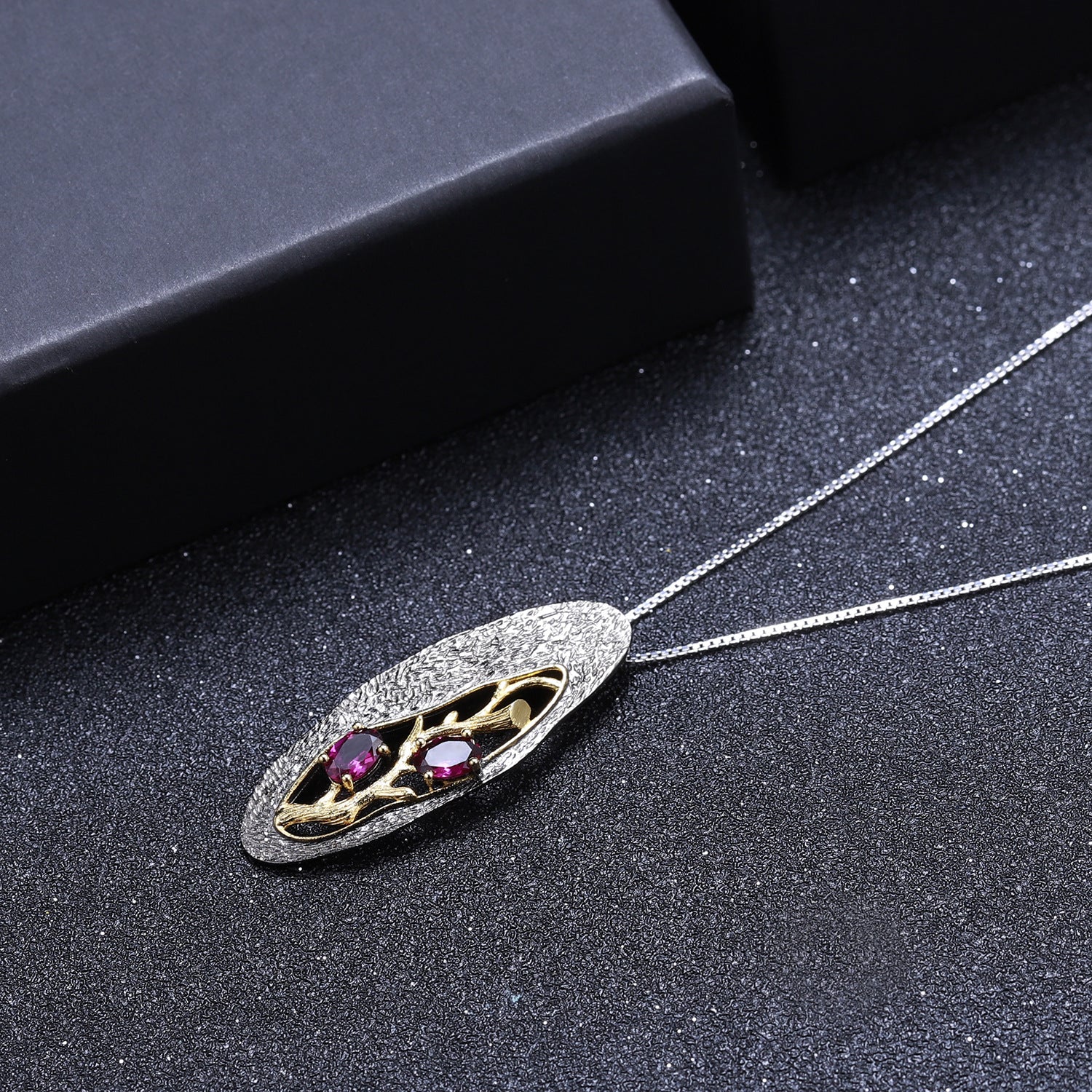 Rose Garnet Branch Pendant 925 Sterling Silver (gemstone setting detail)