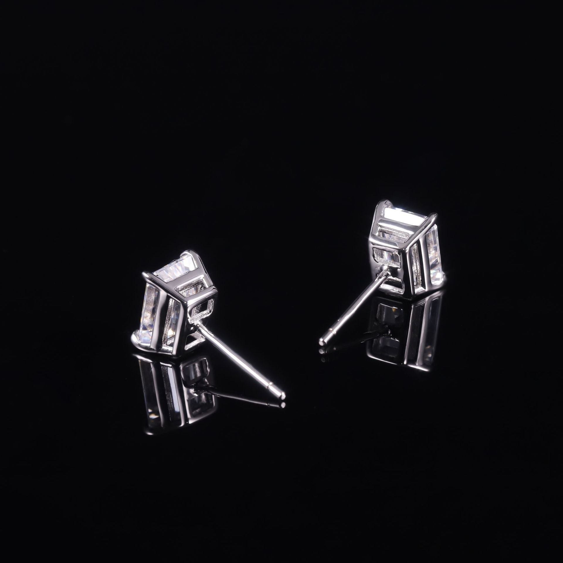 Side profile of the 2ct Moissanite earrings