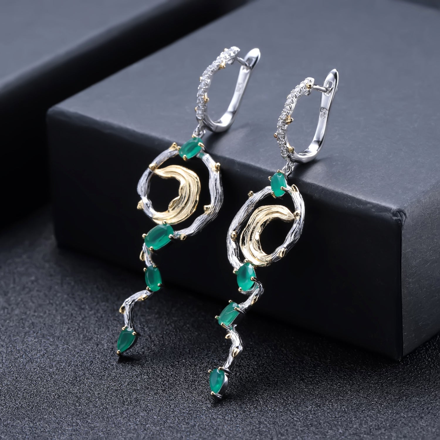 Green Agate Floral Earrings 925 Sterling Silver (design detail close-up)