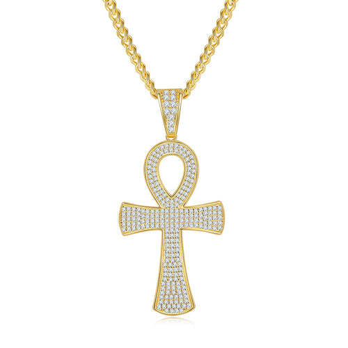 Close-up of the 4mm Moissanite setting on this necklace