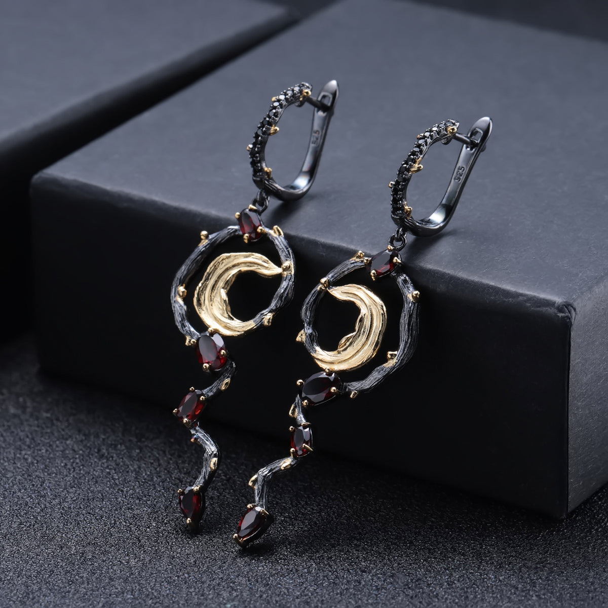 Garnet Nature-Inspired Earrings 925 Sterling Silver (gemstone setting detail)