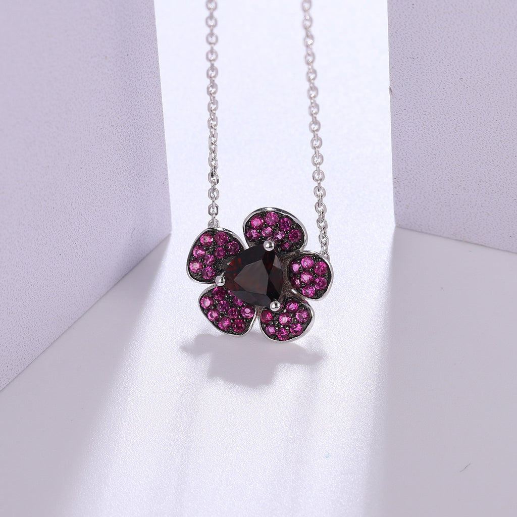 Amethyst Floral Pendant 925 Sterling Silver (gemstone setting detail)