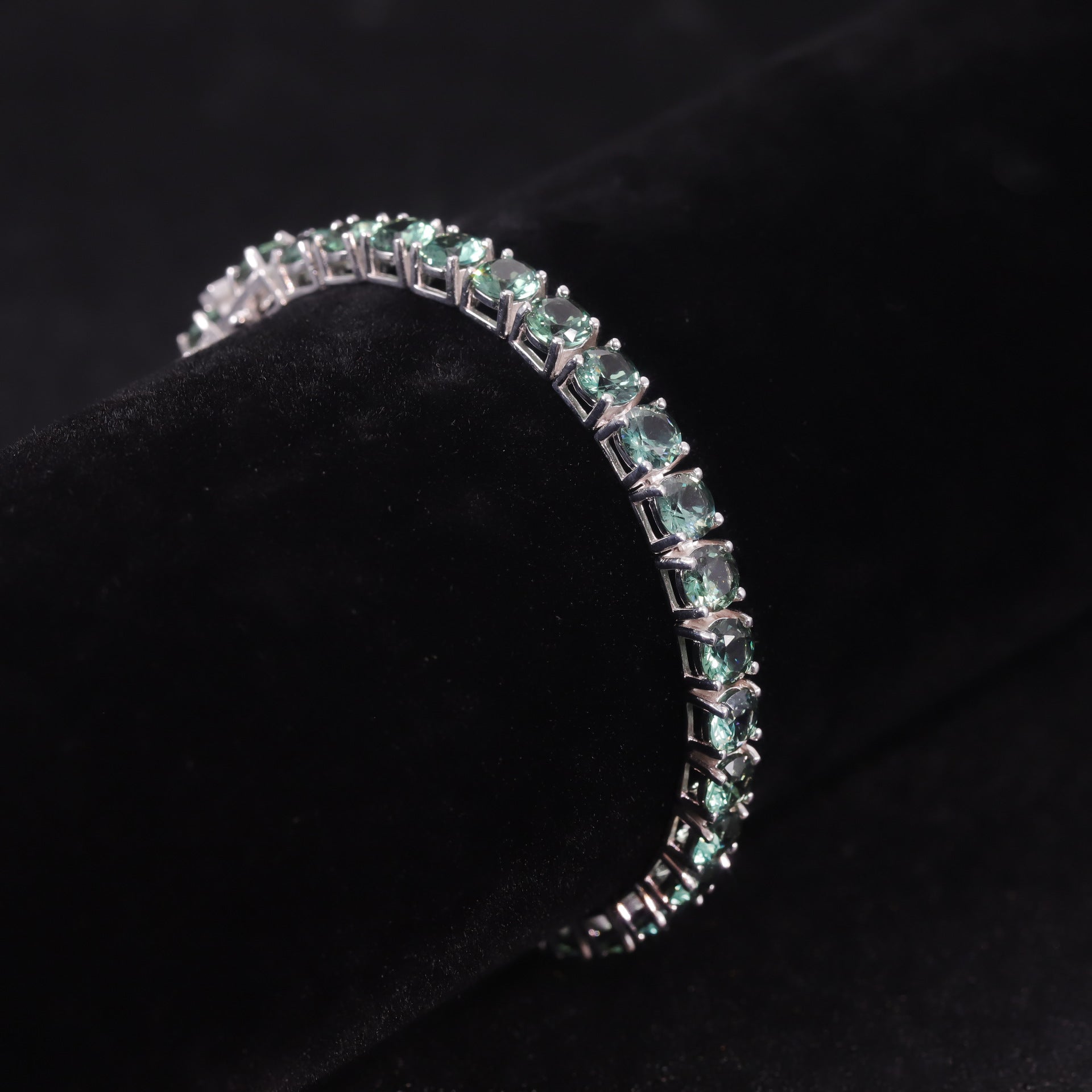 Lab-Grown Green Spinel 3/4/5mm Tennis Bracelet 925 Sterling Silver (wearing effect view)