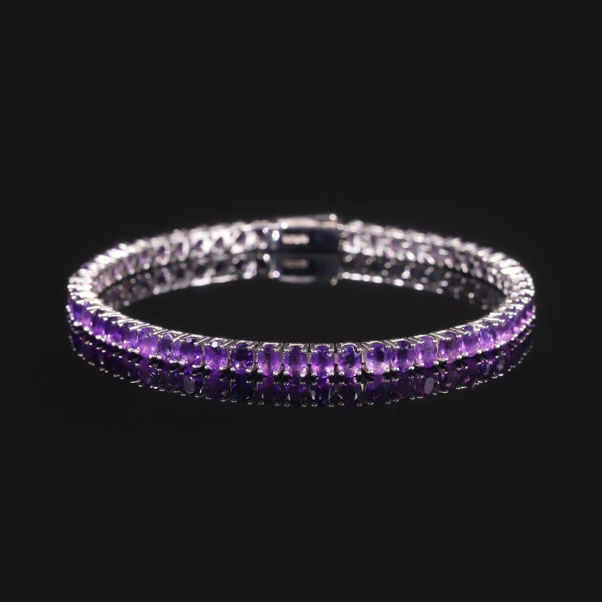 Amethyst Tennis Bracelet 925 Sterling Silver (design detail close-up)