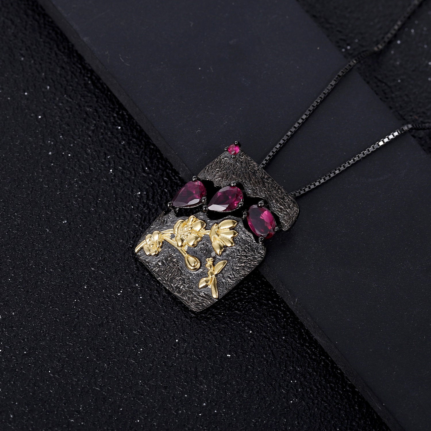 Rose Garnet Floral Pendant 925 Sterling Silver (design detail close-up)