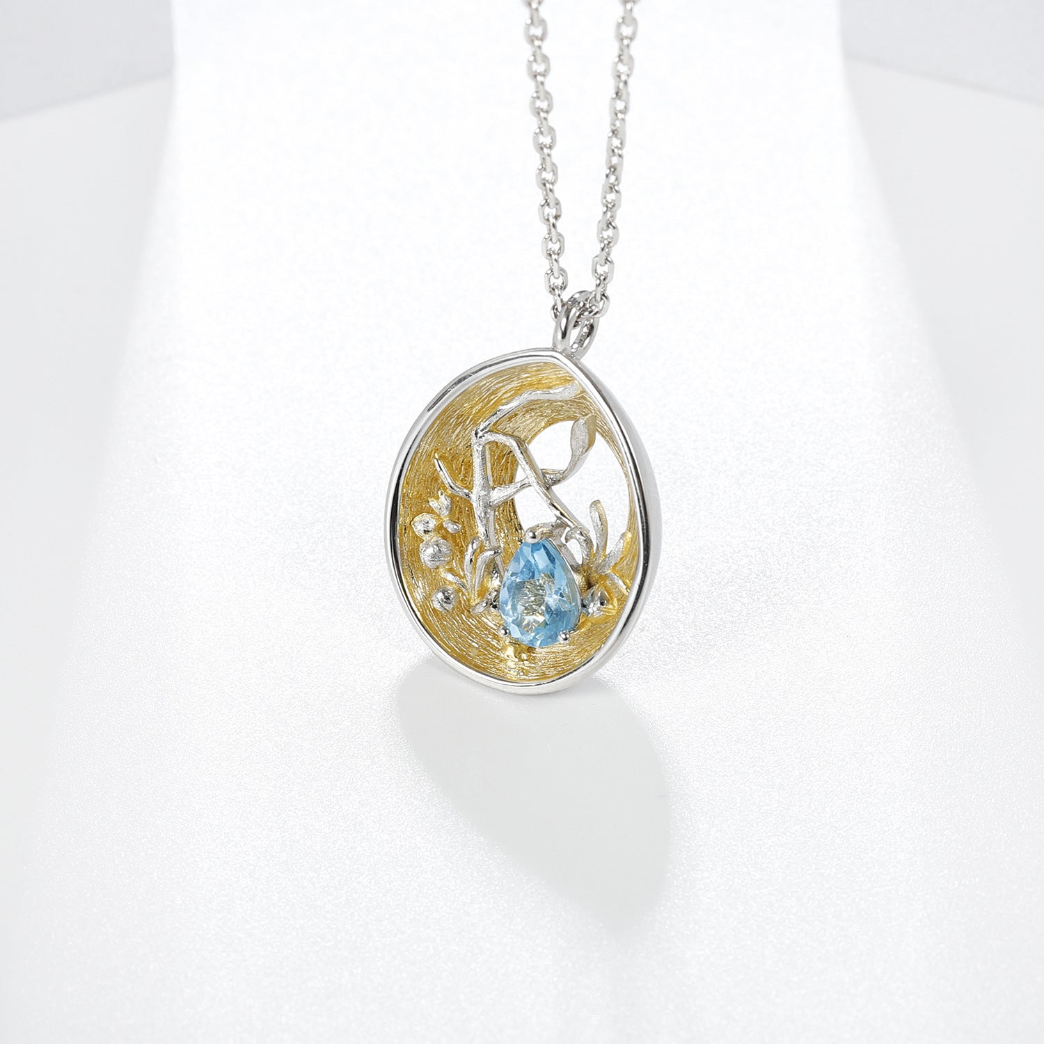 Topaz Nature-Inspired Pendant 925 Sterling Silver (design detail close-up)