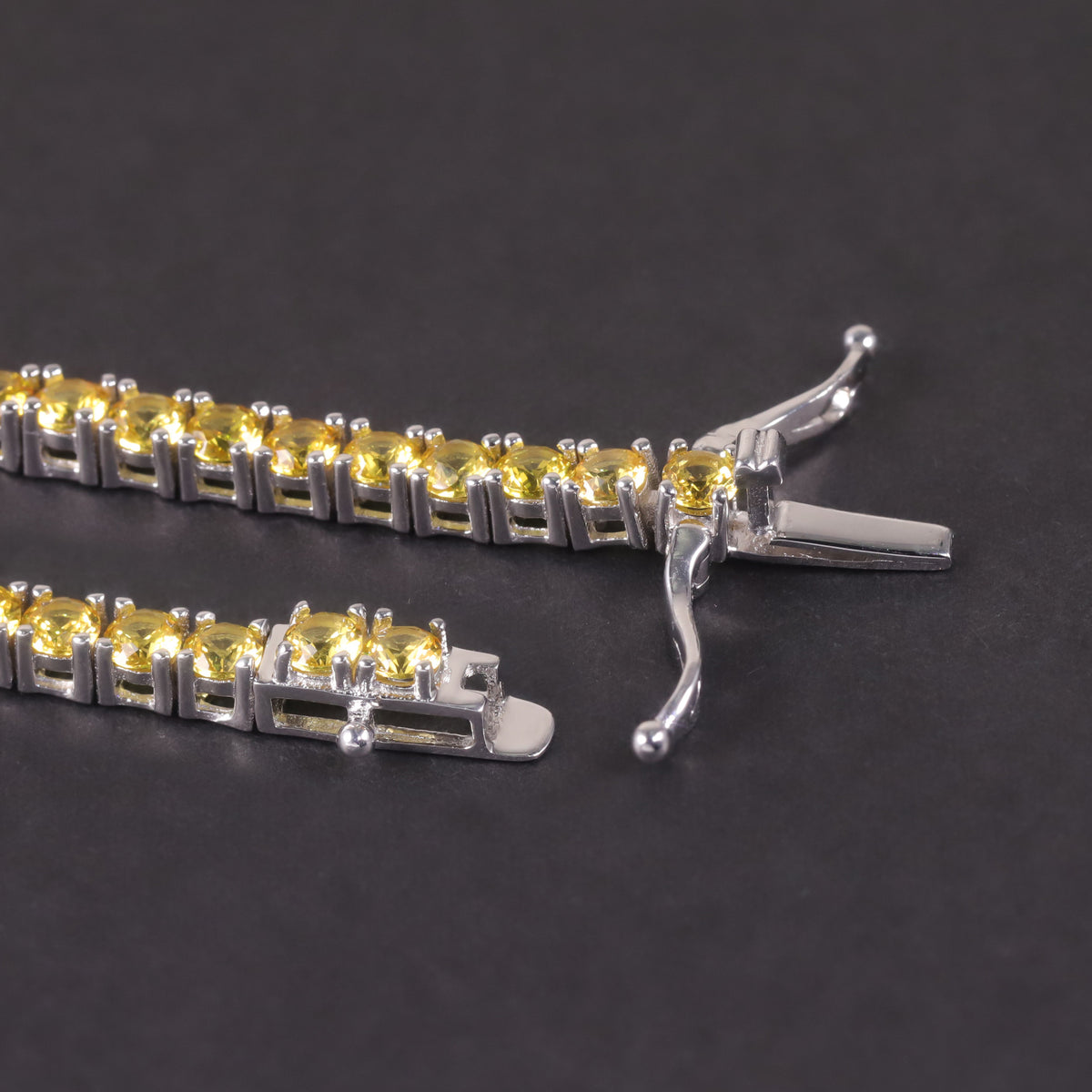 Lab-Grown Blue Sapphire 3/4/5mm Tennis Bracelet 925 Sterling Silver (gemstone setting detail)