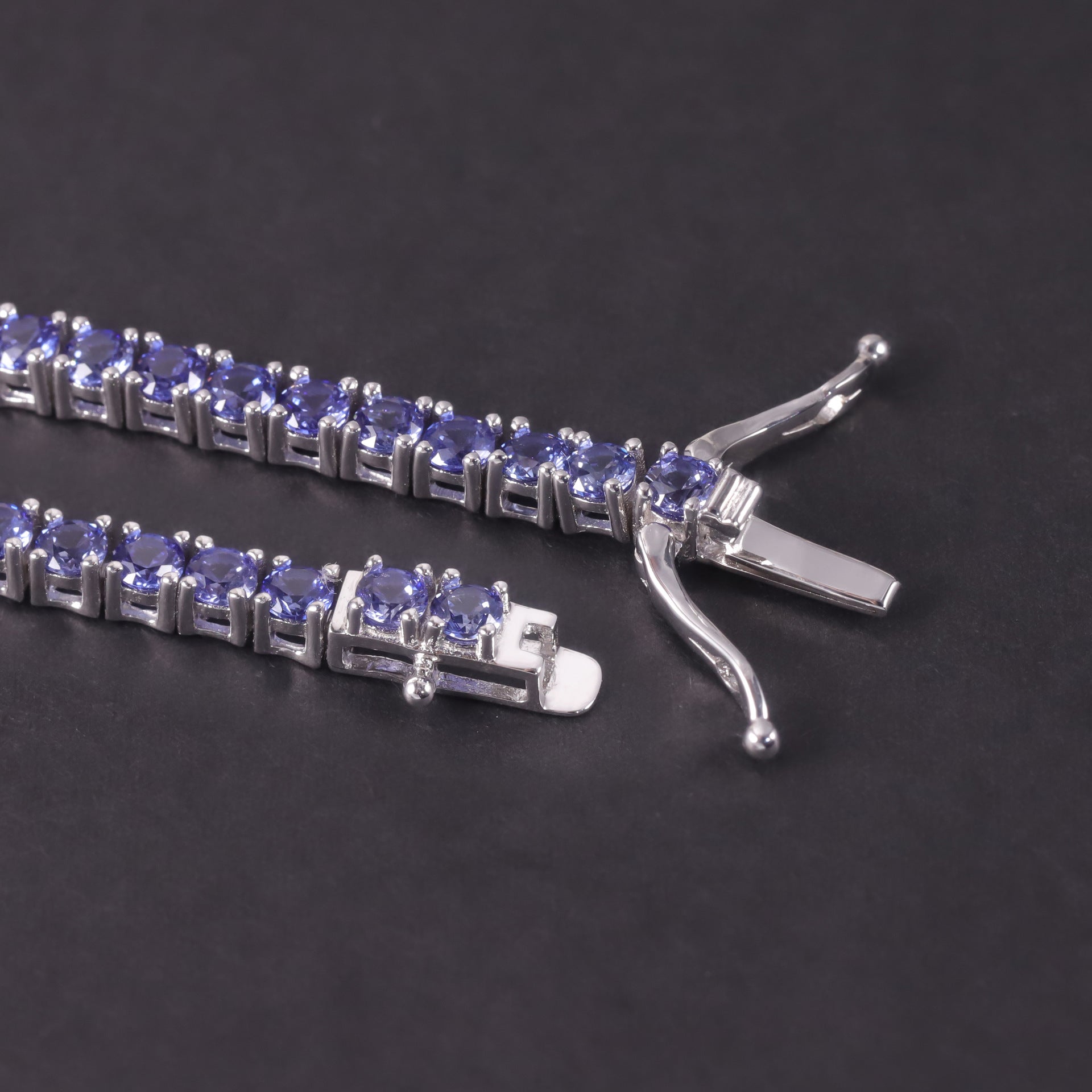 Lab-Grown Gemstones 3/4mm Tennis Bracelet 925 Sterling Silver (gemstone setting detail)