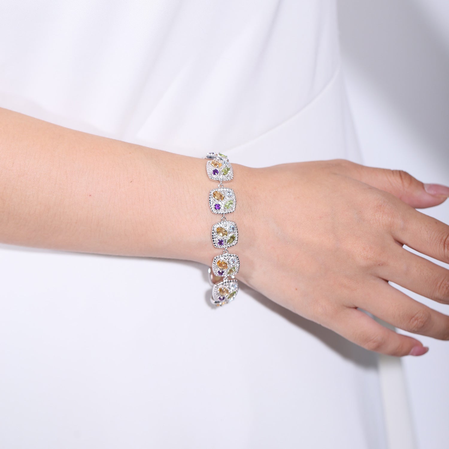 Multicolor Gemstones Luxury Bracelet 925 Sterling Silver (design detail close-up)