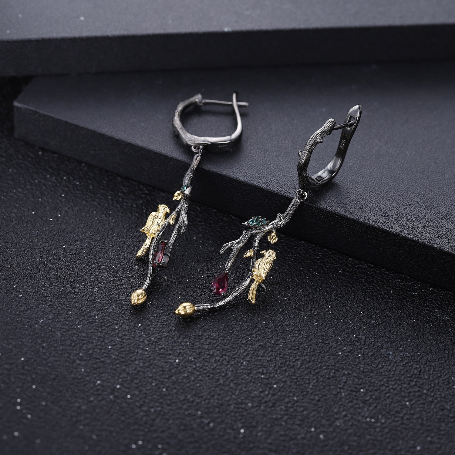 Rose Garnet Bird Earrings 925 Sterling Silver (gemstone setting detail)