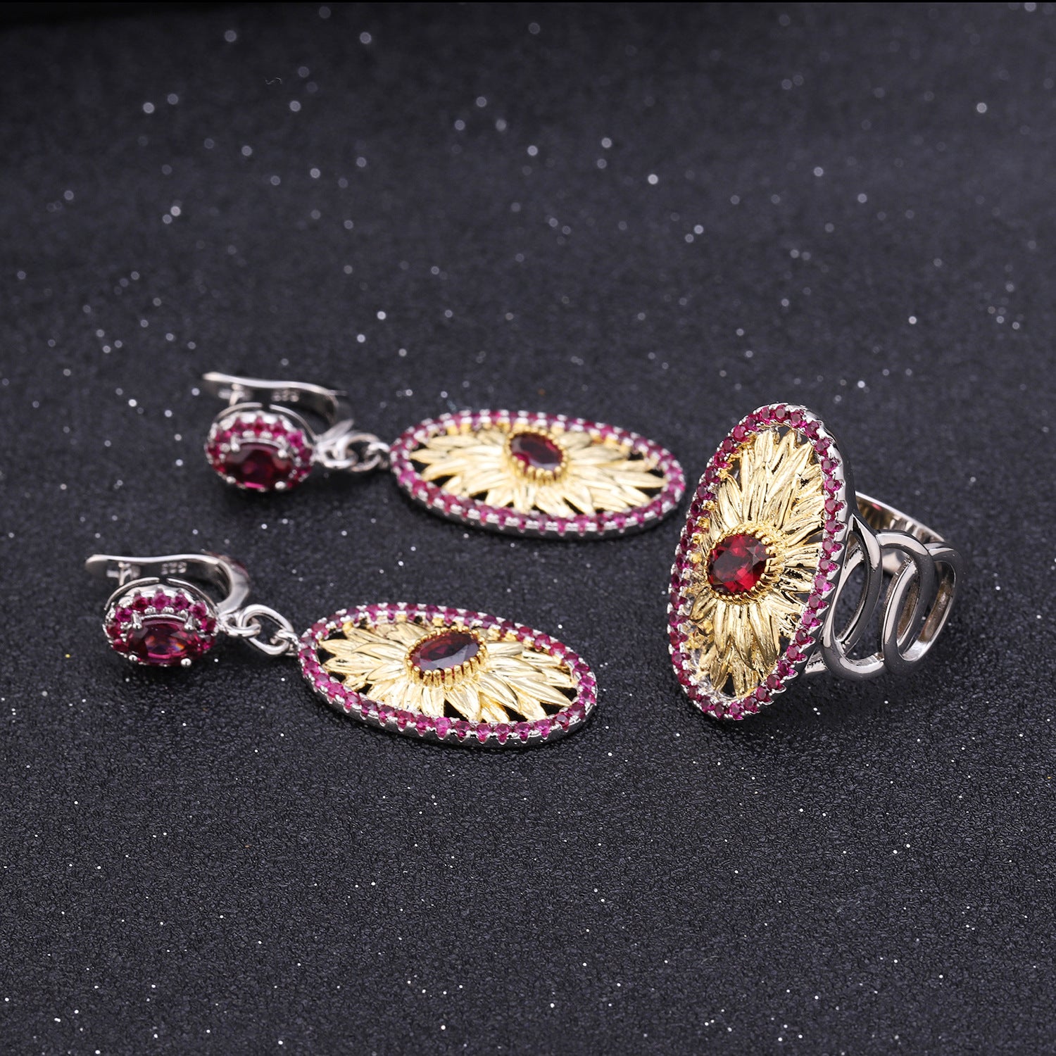 Rose Garnet Sunflower Ring 925 Sterling Silver (design detail close-up)
