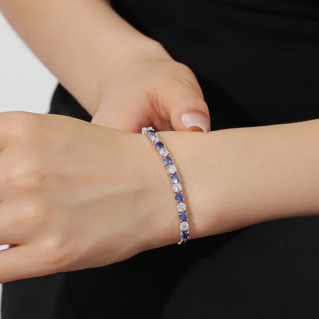 Lab-Grown Blue Sapphire Elegant Bracelet 925 Sterling Silver (design detail close-up)