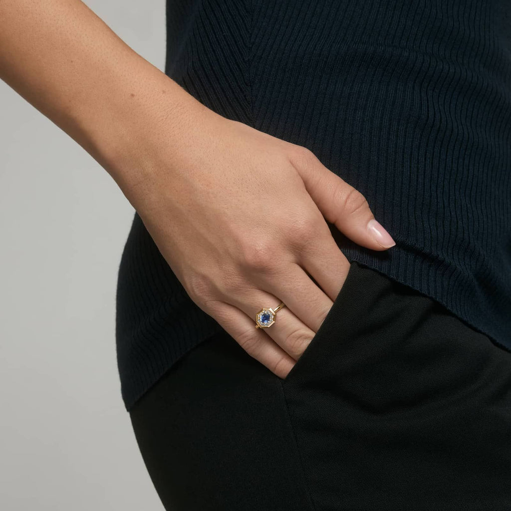 Side profile of the 1ct Lab-Grown Sapphire ring