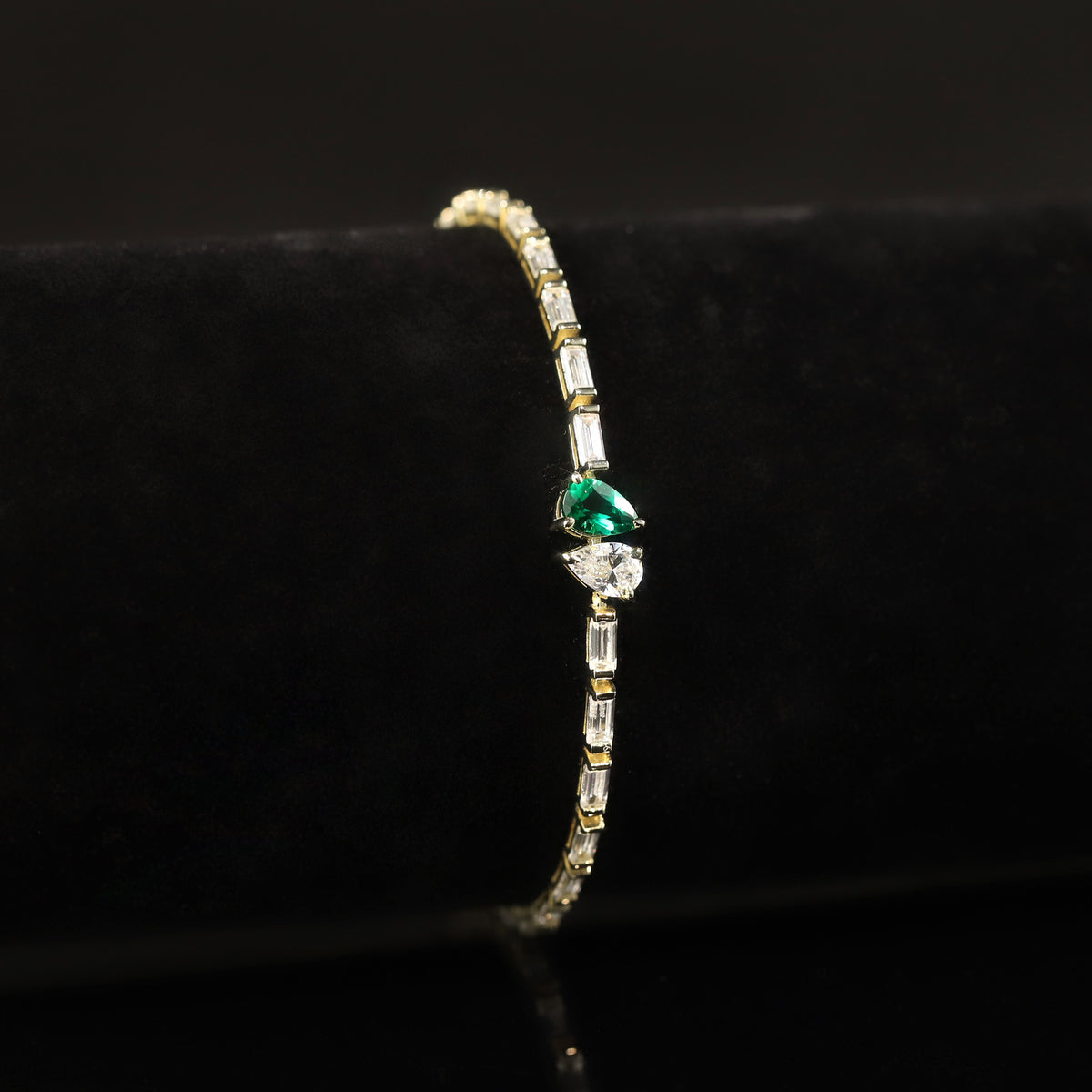 Lab-Grown Emerald Tennis Bracelet 925 Sterling Silver (gemstone setting detail)