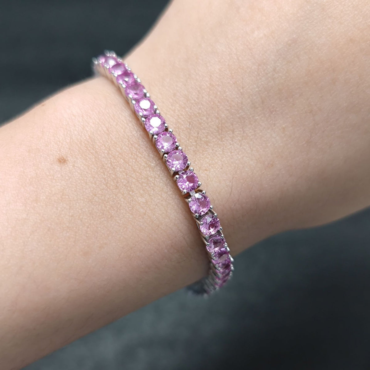 Lab-Grown Blue Sapphire 3/4/5mm Tennis Bracelet 925 Sterling Silver (design detail close-up)