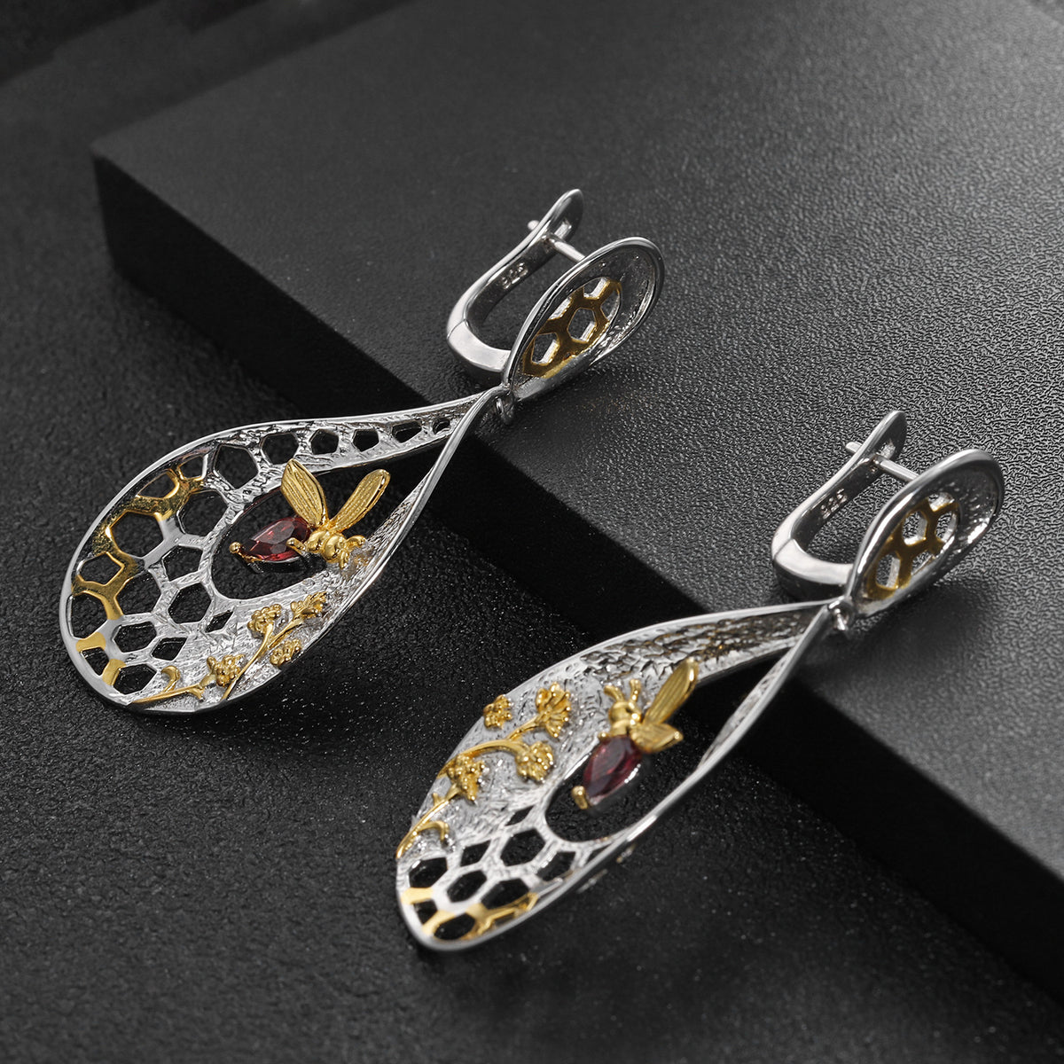 Garnet Bee & Honeycomb Earrings 925 Sterling Silver (design detail close-up)