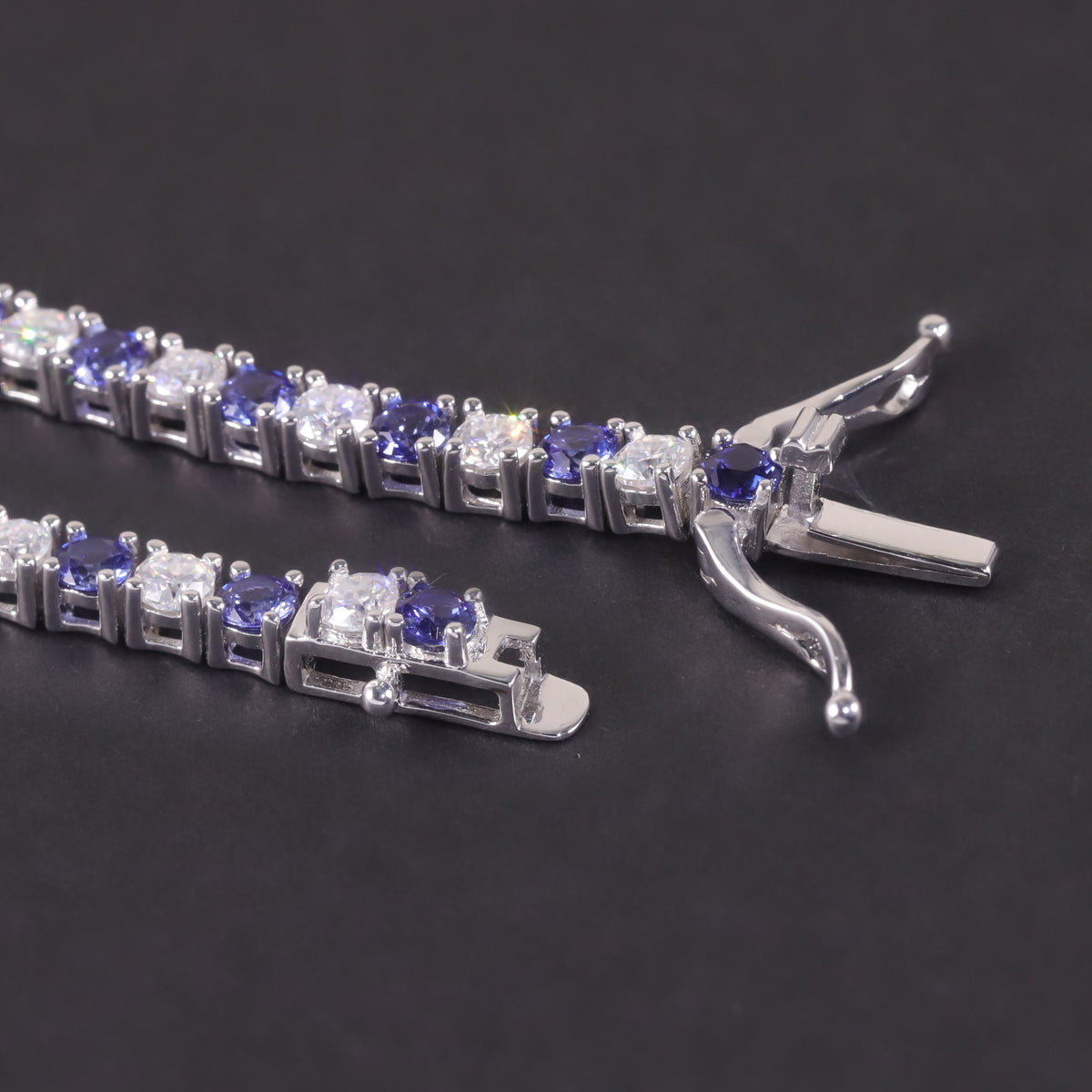 Lab-Grown Blue Sapphire 3/4/5mm Tennis Bracelet 925 Sterling Silver (design detail close-up)